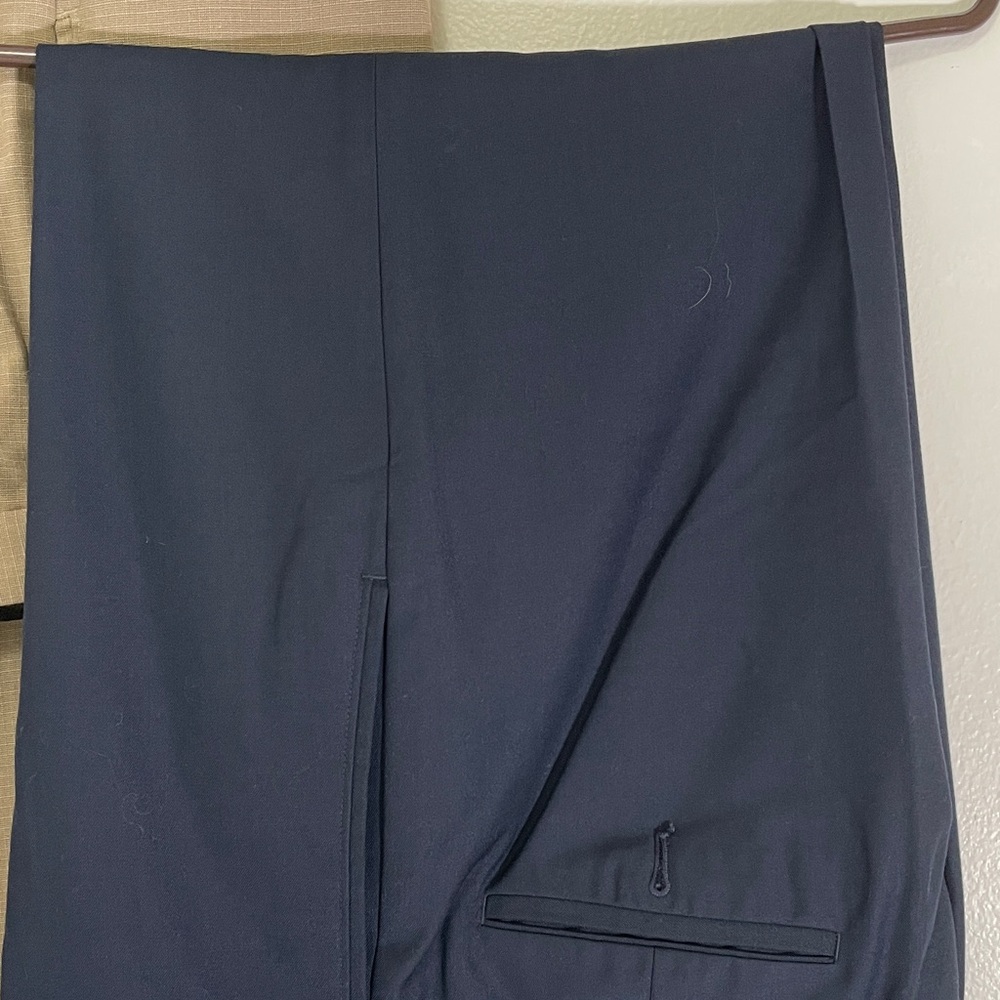 5 pair 36x30 Roundtree & Yorke Dress Pants Black, Navy, Charcoal, Blue &Khaki - Picture 2 of 7
